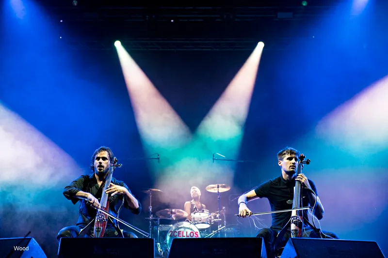 2 CELLOS 2