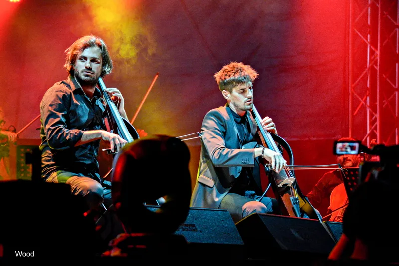 2 CELLOS 3