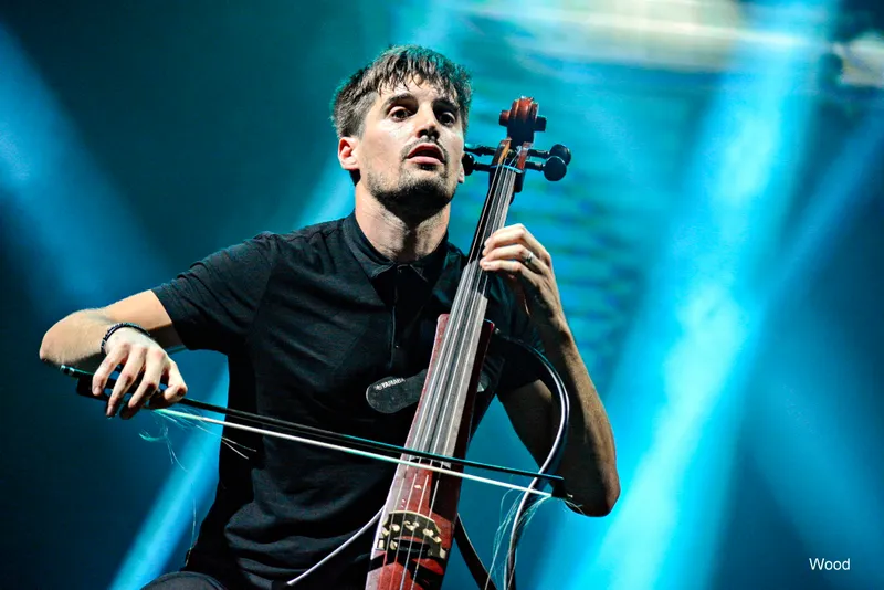 2 CELLOS 5
