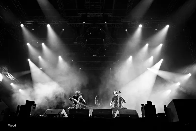 2 CELLOS 6