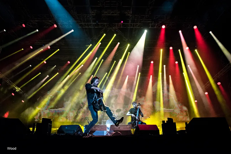 2 CELLOS 7