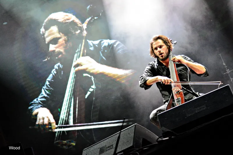 2 CELLOS 8
