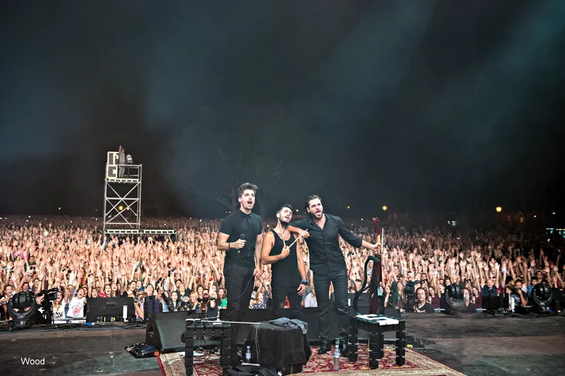 2 CELLOS 10
