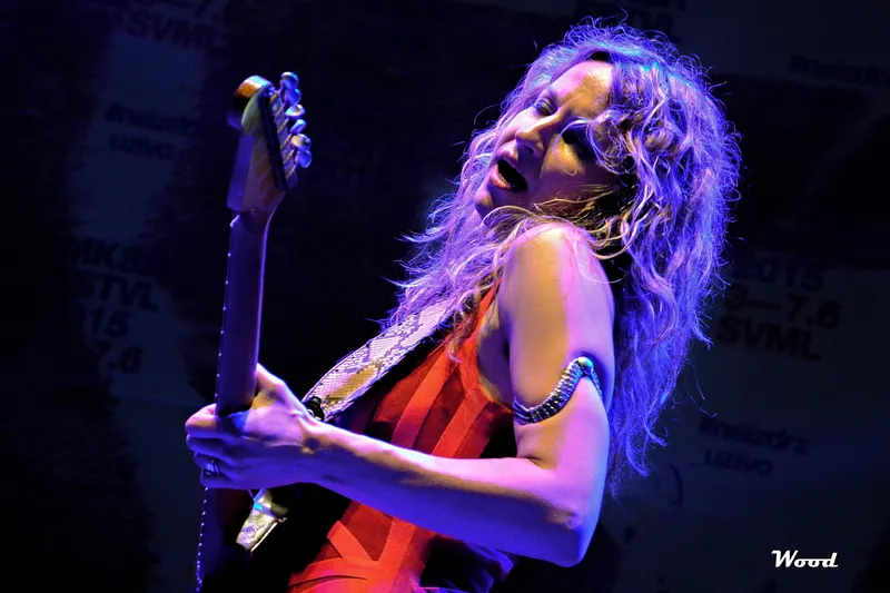 ANA POPOVIC 3