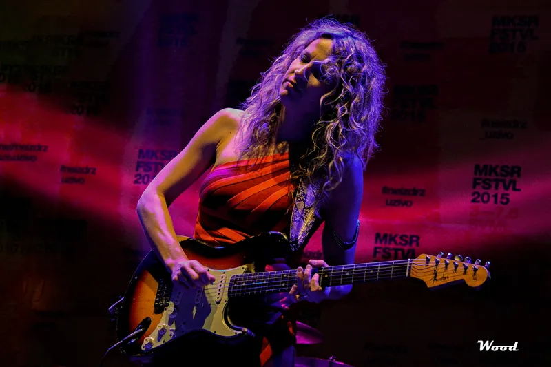 ANA POPOVIC 4