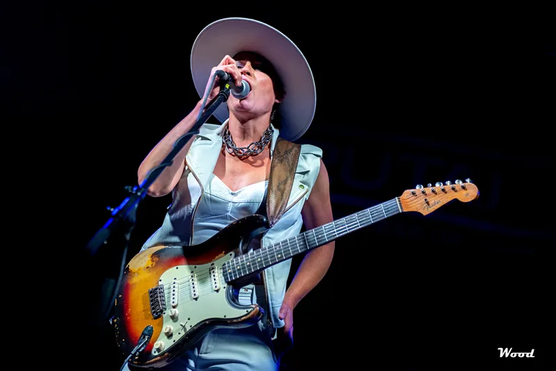 ANA POPOVIC 7
