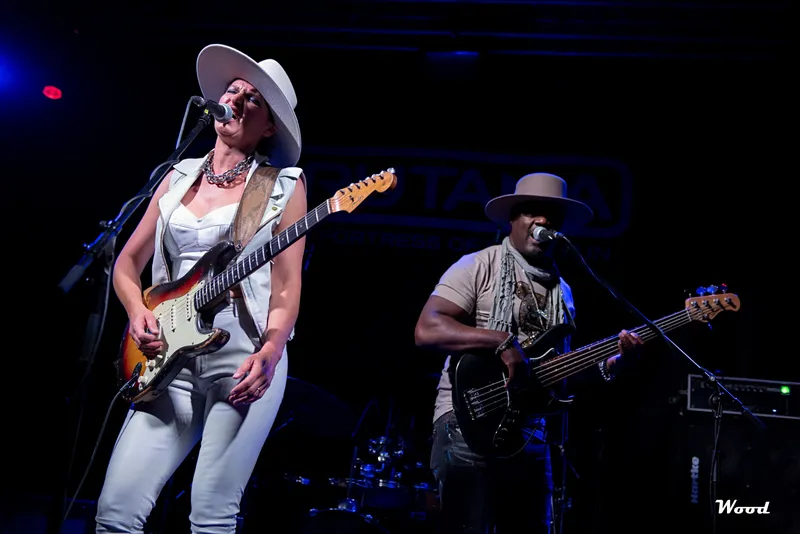 ANA POPOVIC 10