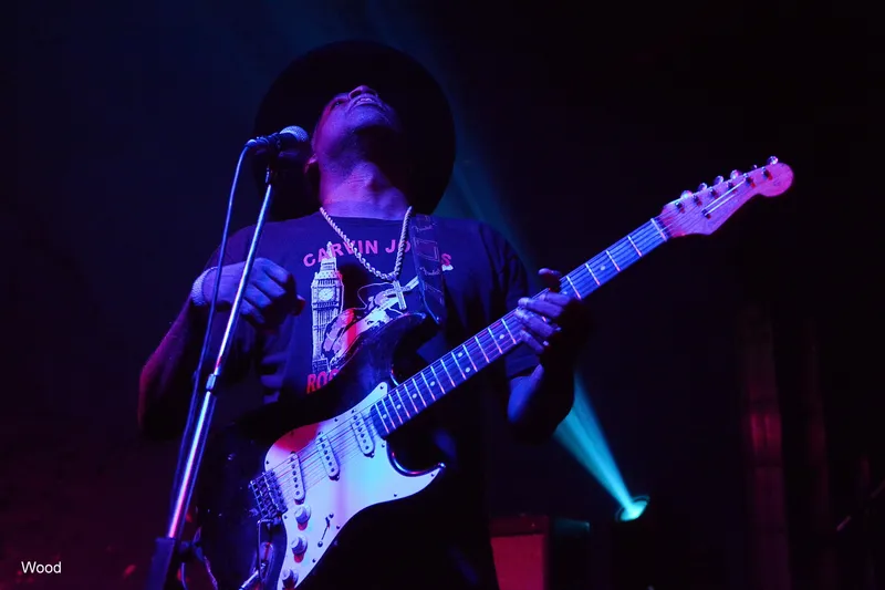 CARVIN JONES 8