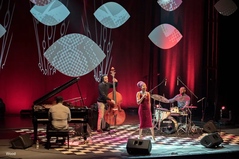 JAZZMEIA HORN 10