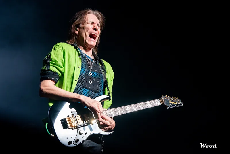 STEVE VAI